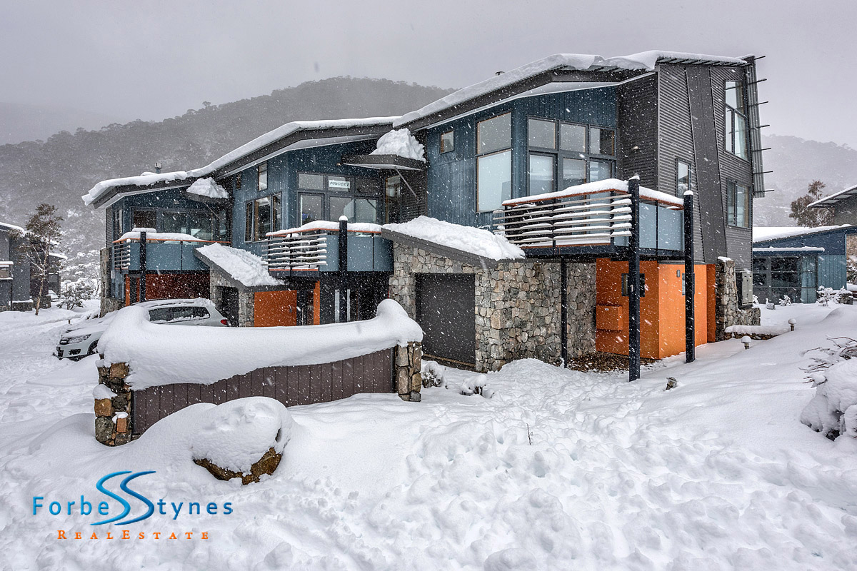 Powder Tree Thredbo Dual Key Three Bedroom Chalet Guide 1 25m Forbes Stynes Prestige Property Sales Snowy Mountains Real Estate Thredbo Village