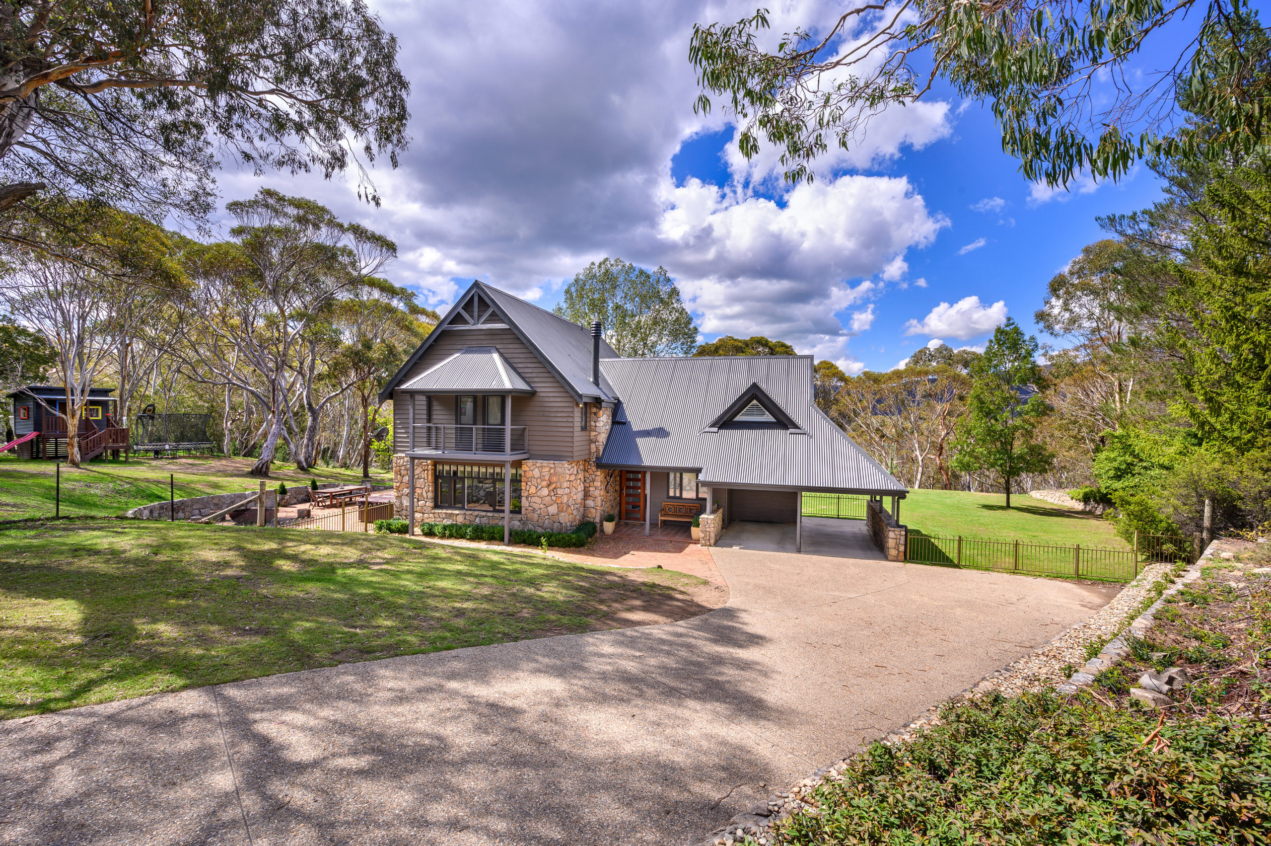 Shortgate on Alpine Way 3.2 Acres Guide 2,000,000 FSRE Snowy