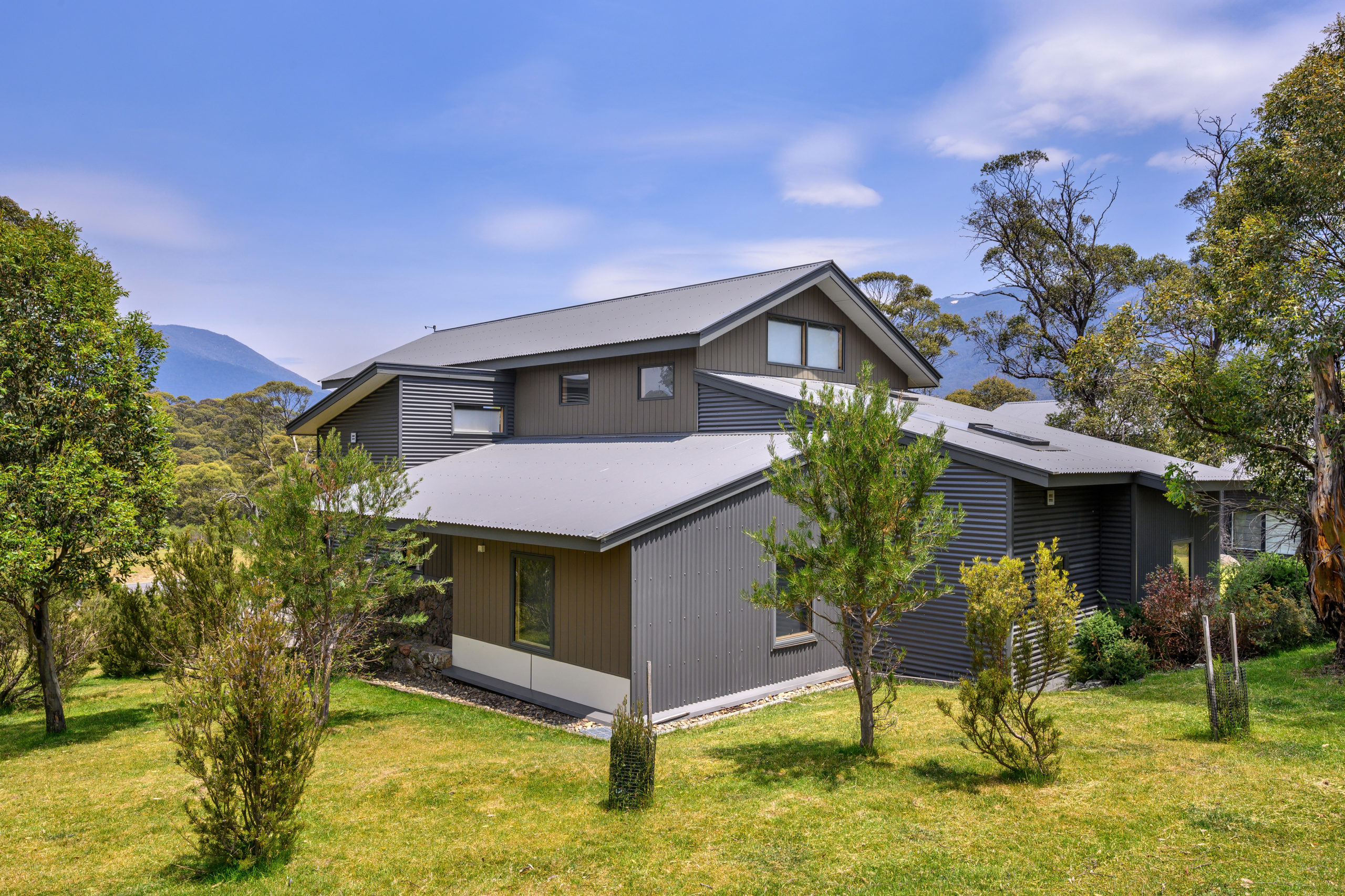 Luxurious Three Bedroom and Loft Family Home with Spectacular views up