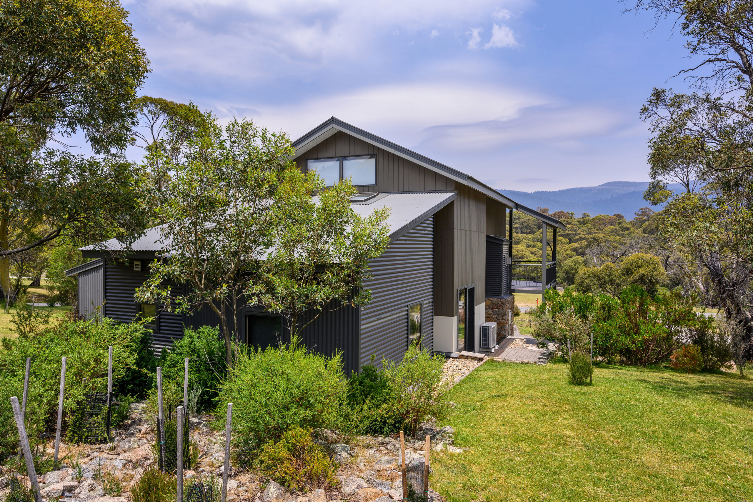 Luxurious Three Bedroom and Loft Family Home with Spectacular views up