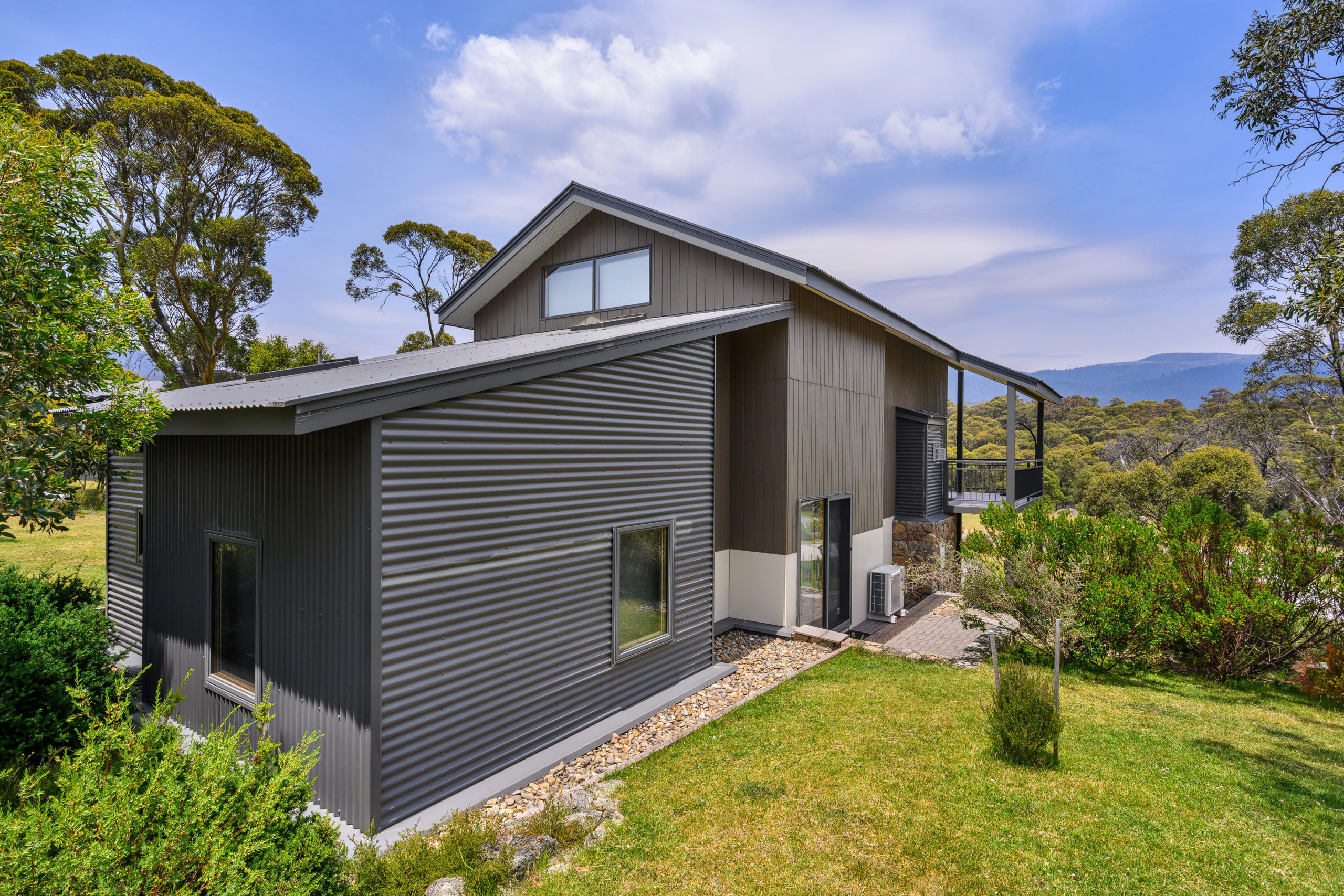 Luxurious Three Bedroom and Loft Family Home with Spectacular views up