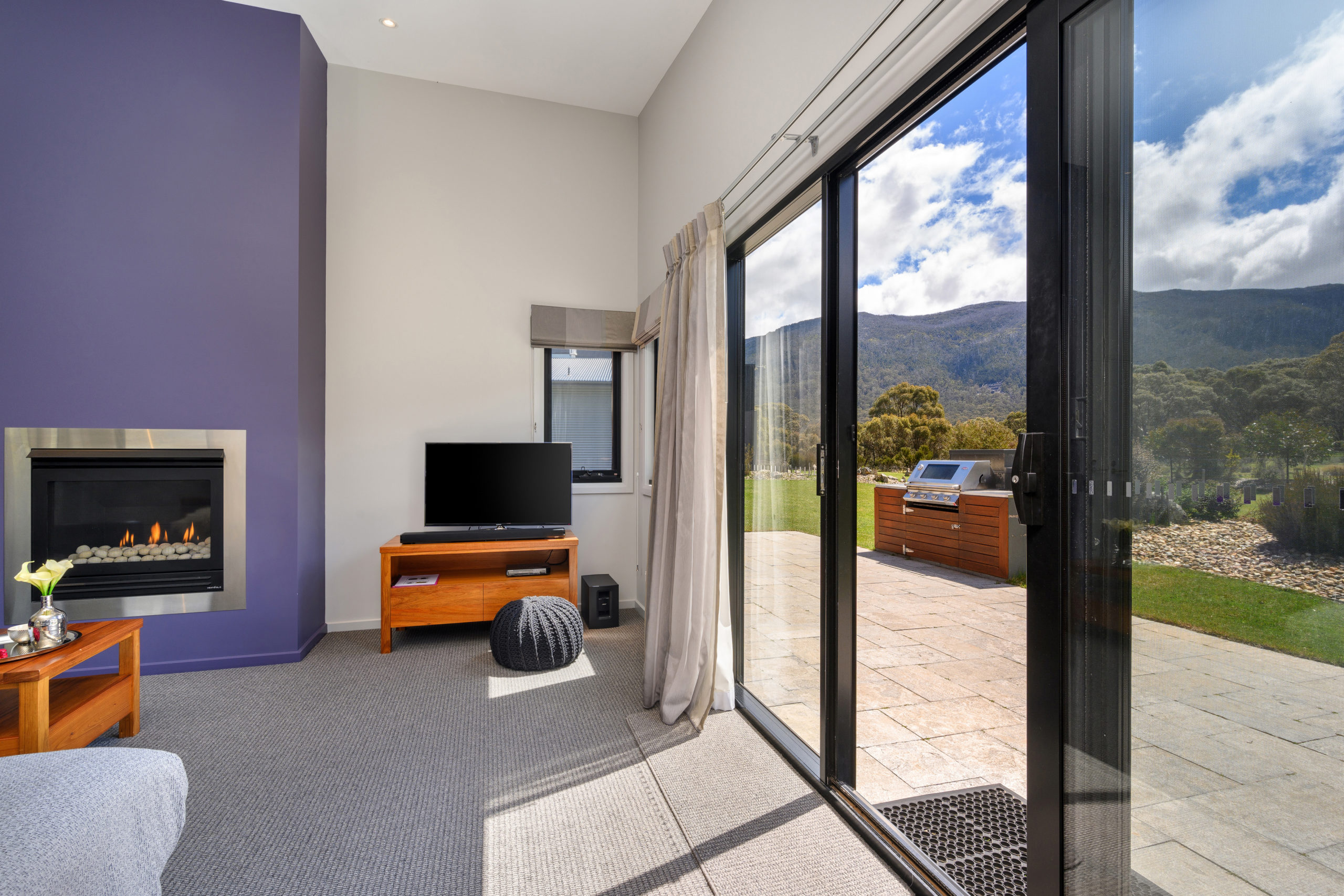 Luxurious Immaculate Home With Attached Self Contained Studio In Lake Crackenback 1 720 000 Forbes Stynes Prestige Property Sales Snowy Mountains Real Estate Thredbo Village