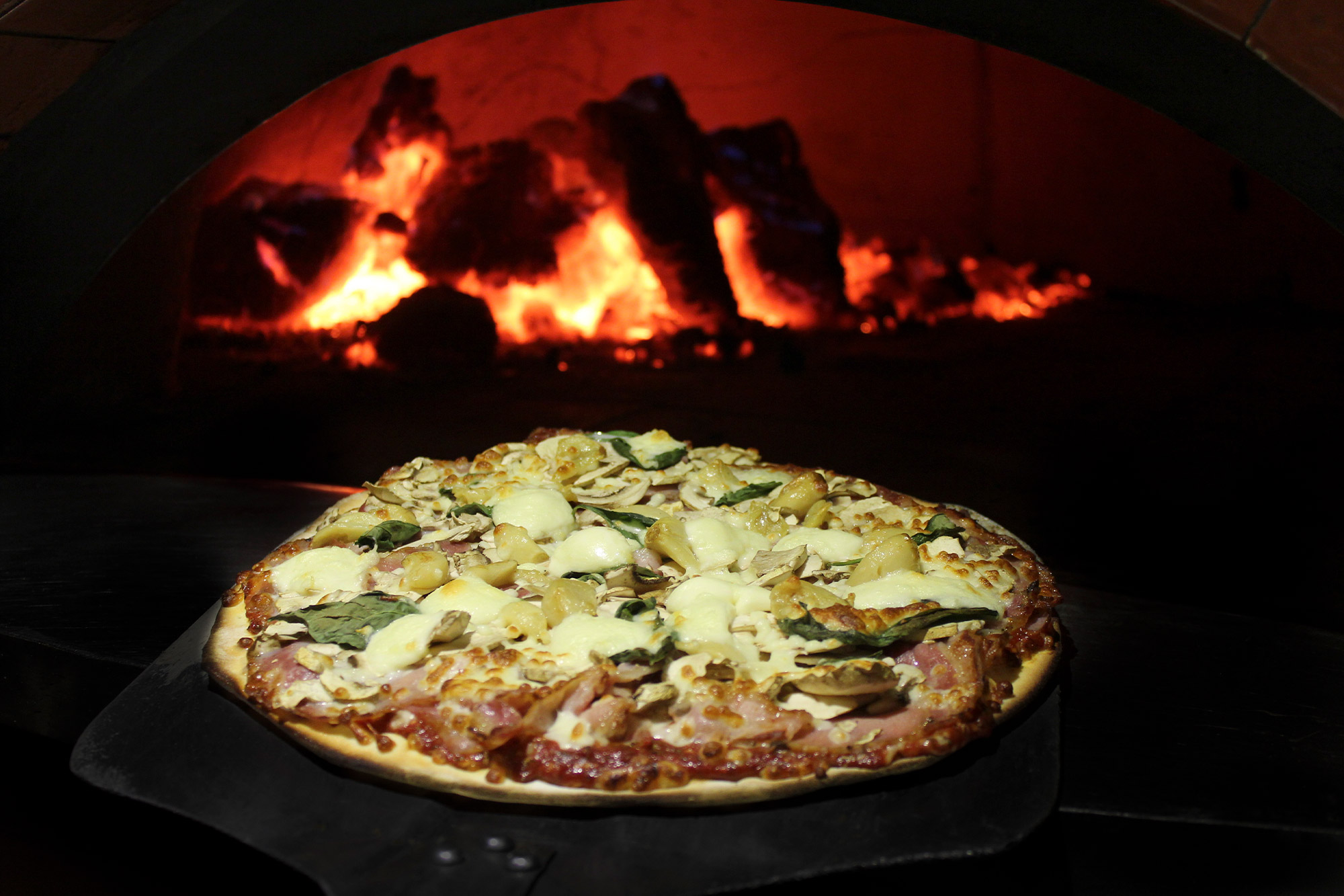 Popular TBar Restaurant in Thredbo Village ‘Pizza, Dining & Takeaway