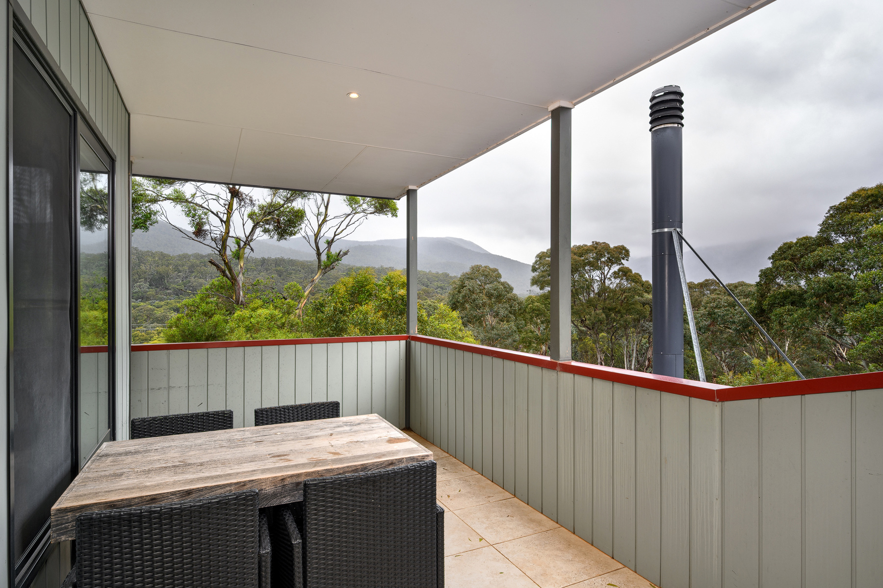 Huge Lake Crackenback Chalet Plus Studio Two for One Price Offers