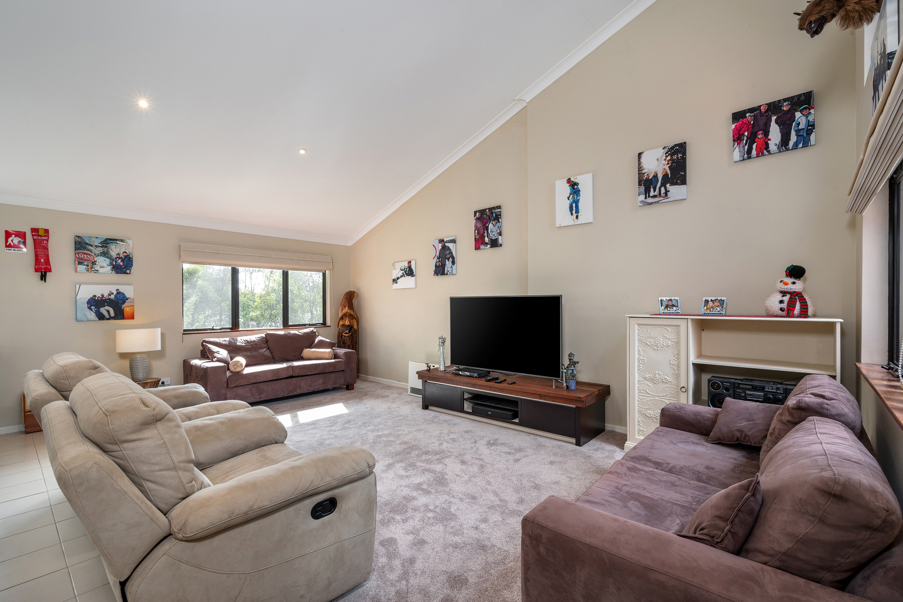Large Thredbo One Bedroom Townhouse with Huge Entertaining Space! Price: $850,000
