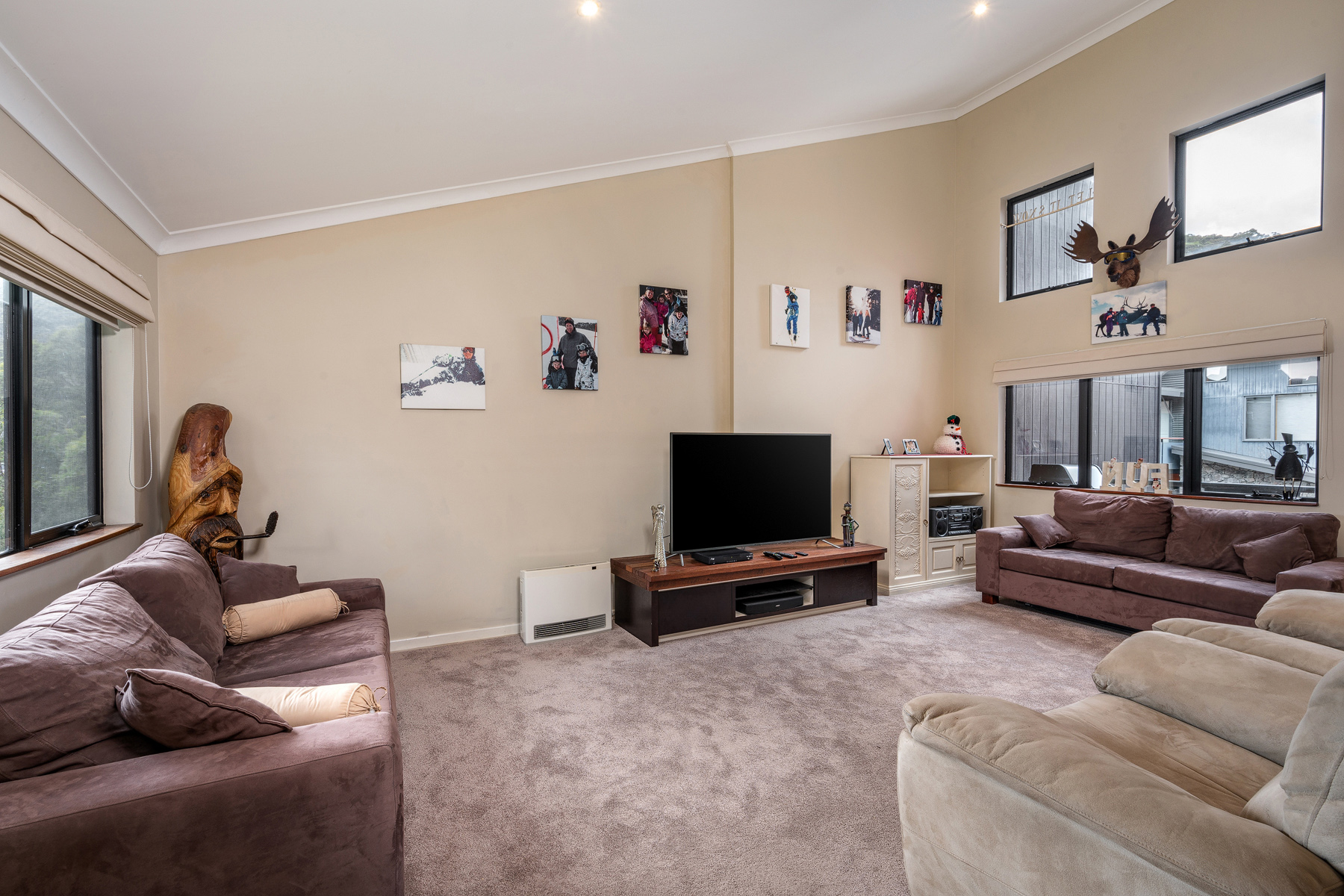 Large Thredbo One Bedroom Townhouse with Huge Entertaining Space! Price: $850,000
