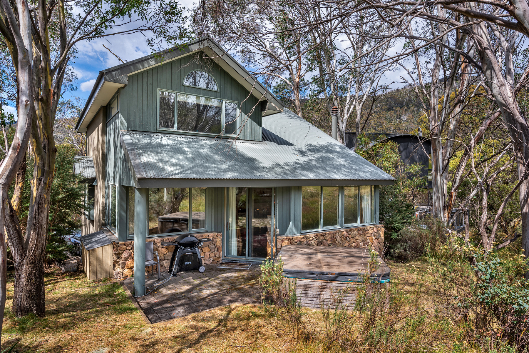 Cascadia represents a fantastic opportunity; this gem of a property is in a sought-after, private location in Thredbo – Price: Offers Invited over $3m