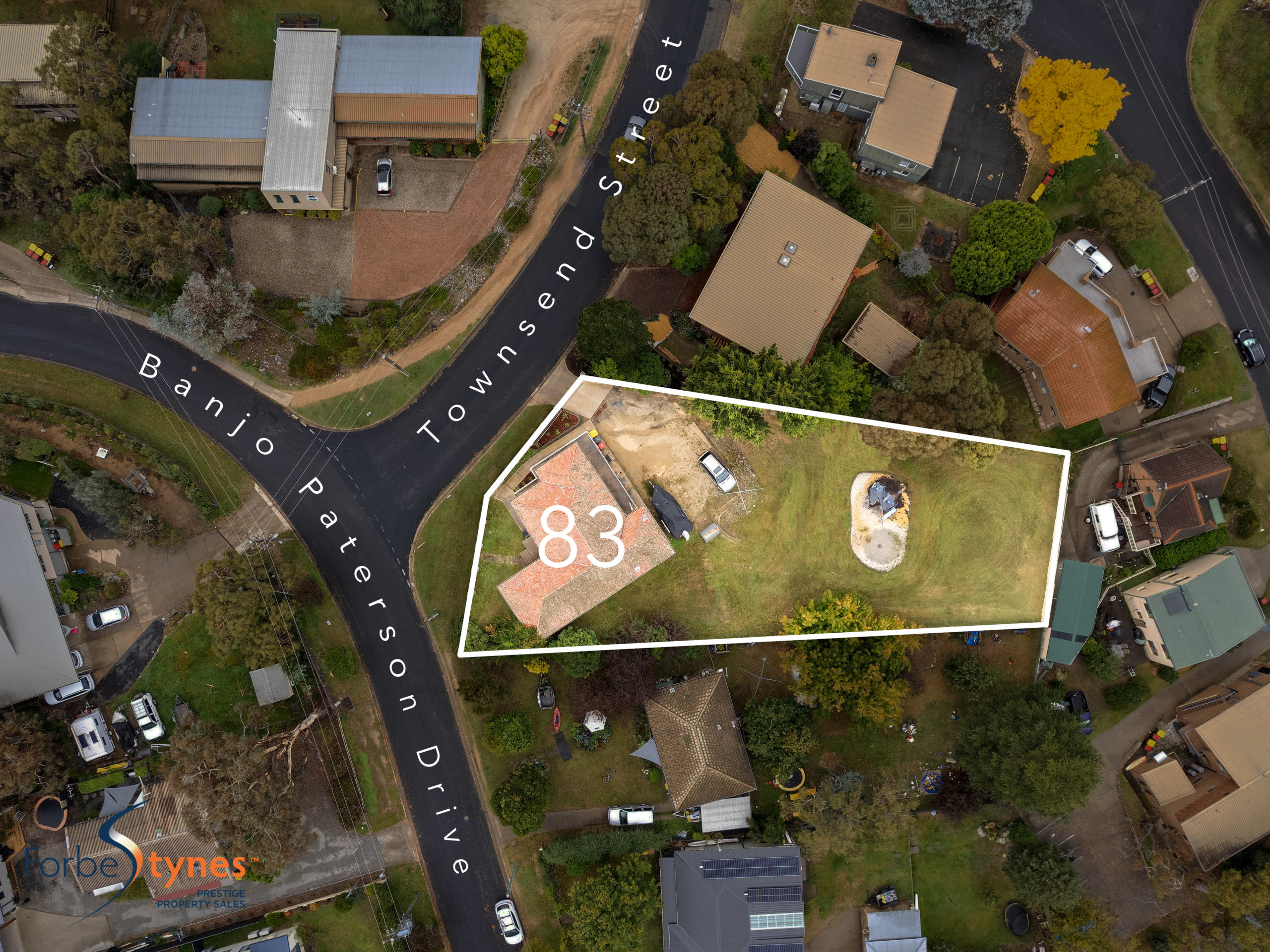 Enormous 1415sqm block – With substantial home and space to build additional dwellings