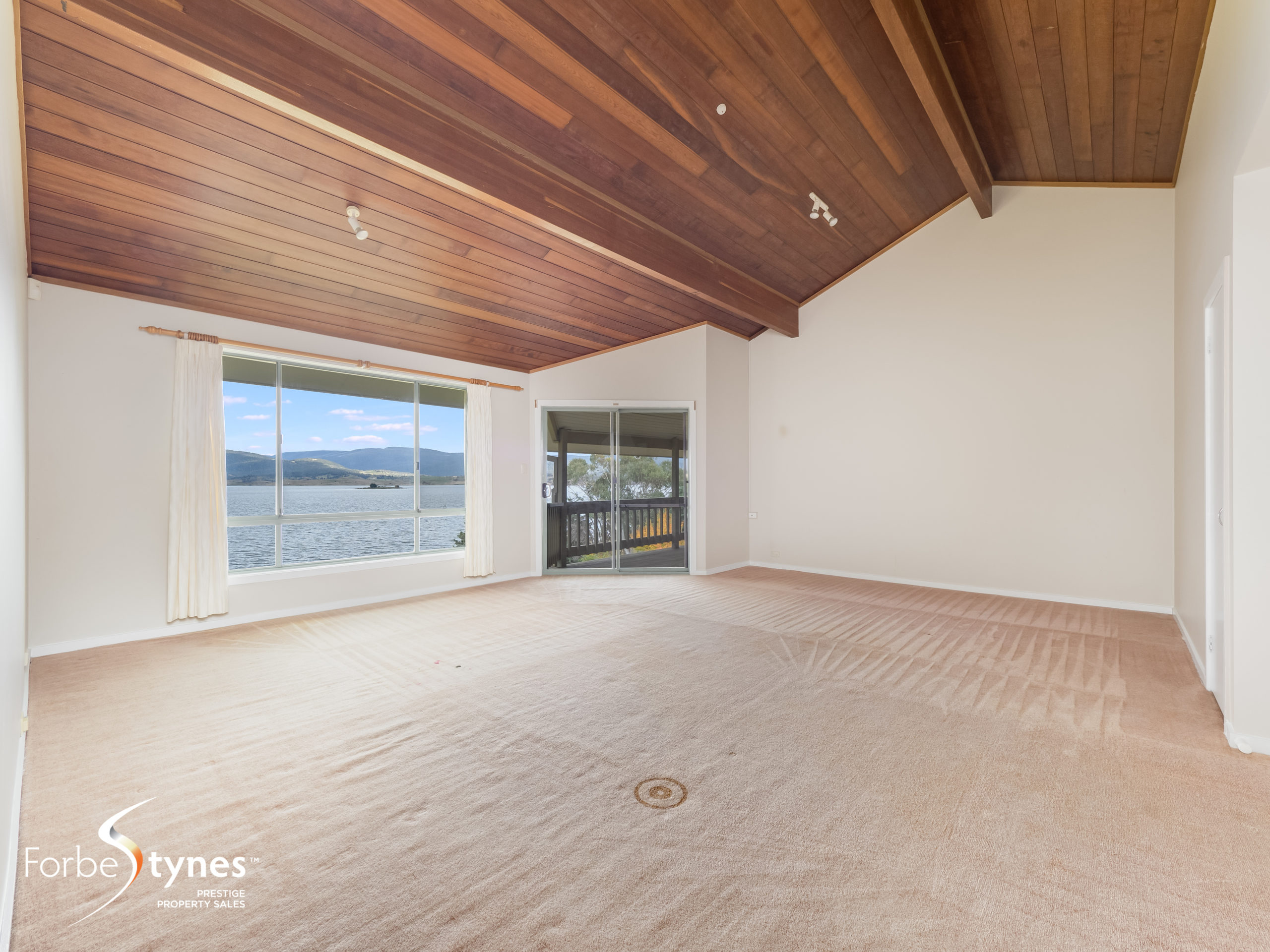 Half an Acre with 510sqm Mansion in East Jindabyne