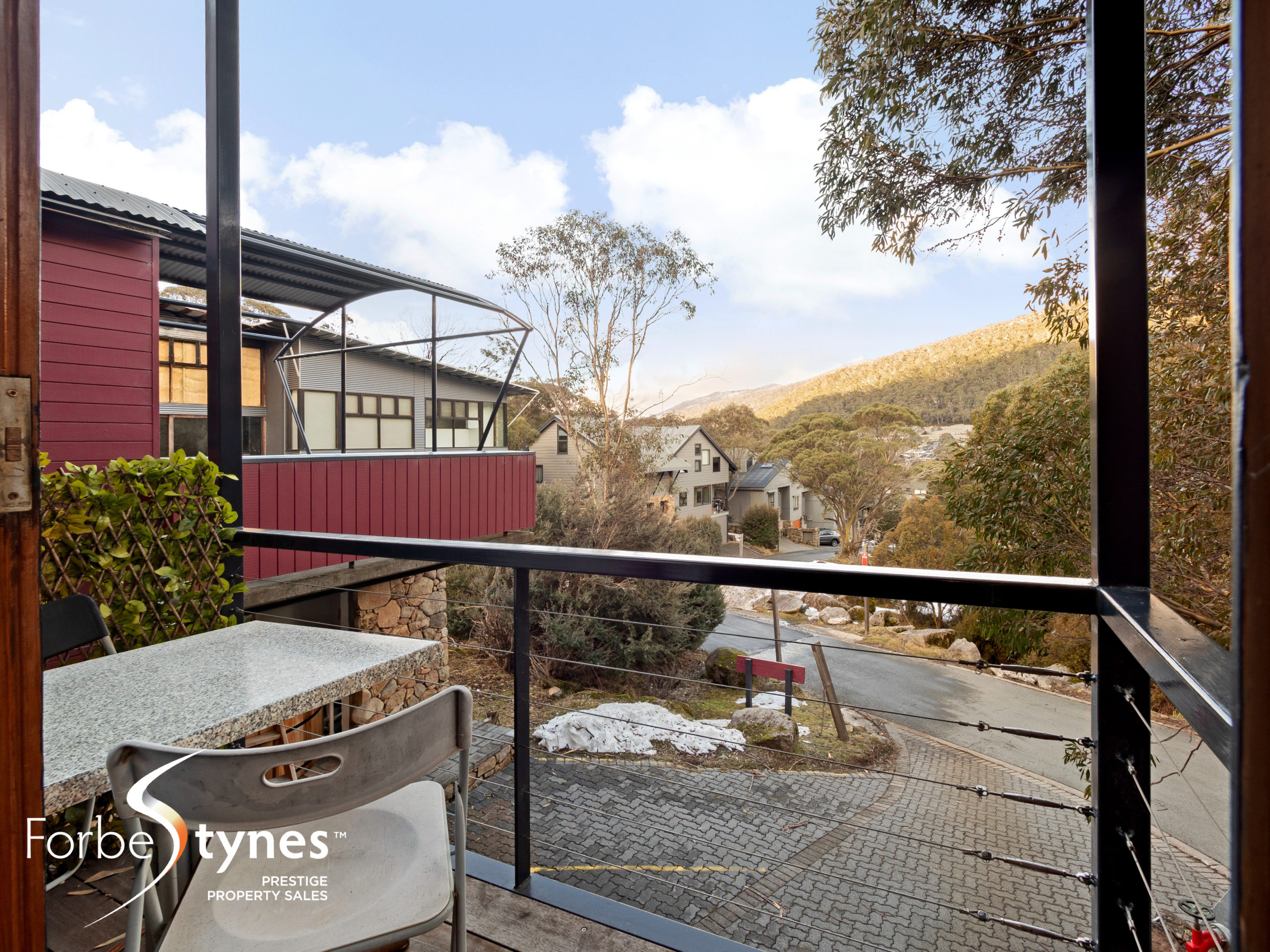 Large Stand-Alone Holiday Home with Self Contained Attached Apartment<br><br>Expressions of Interest over $3.5M