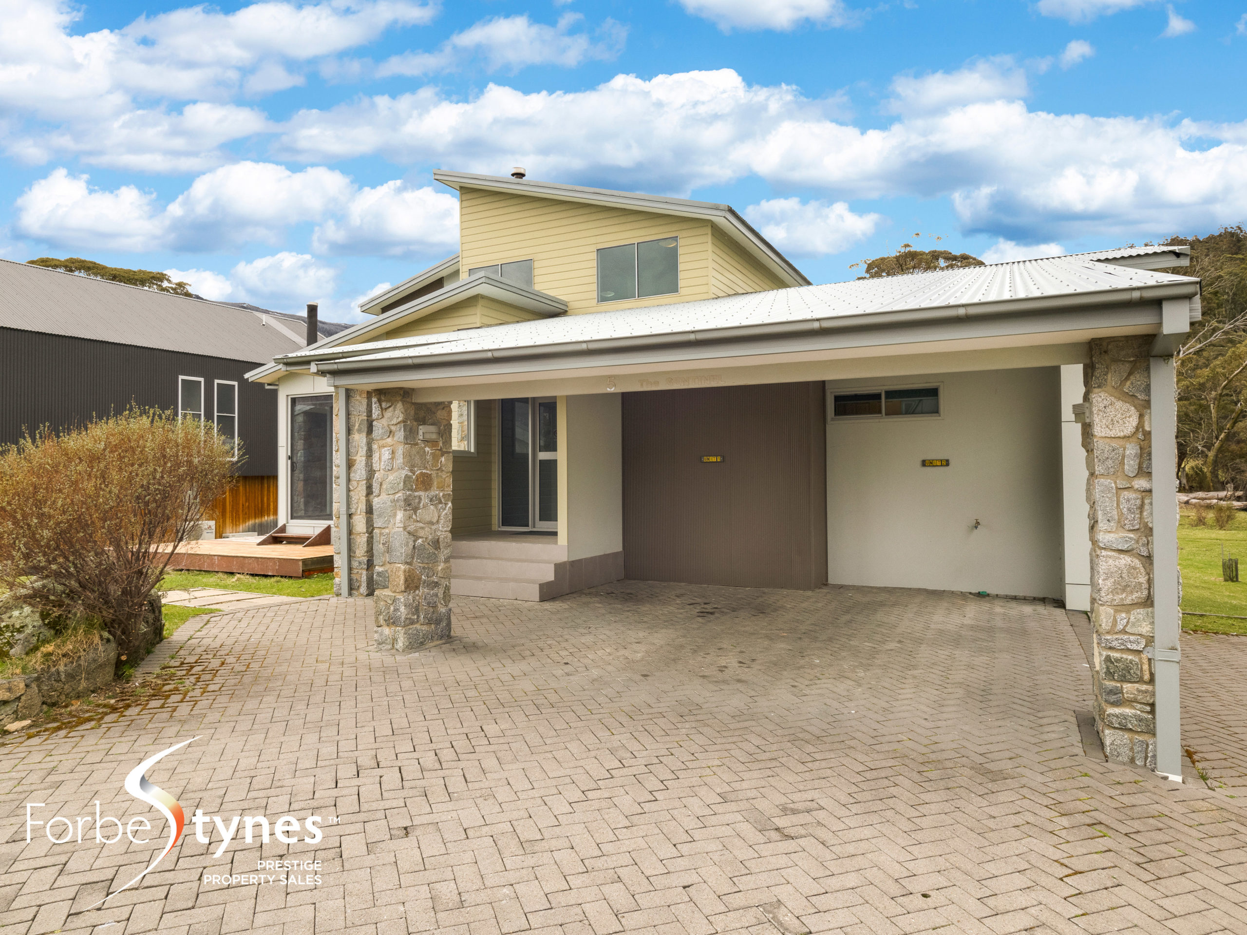 Unique and Secluded Dual Key ChaletLake CrackenbackTender closes 4pm