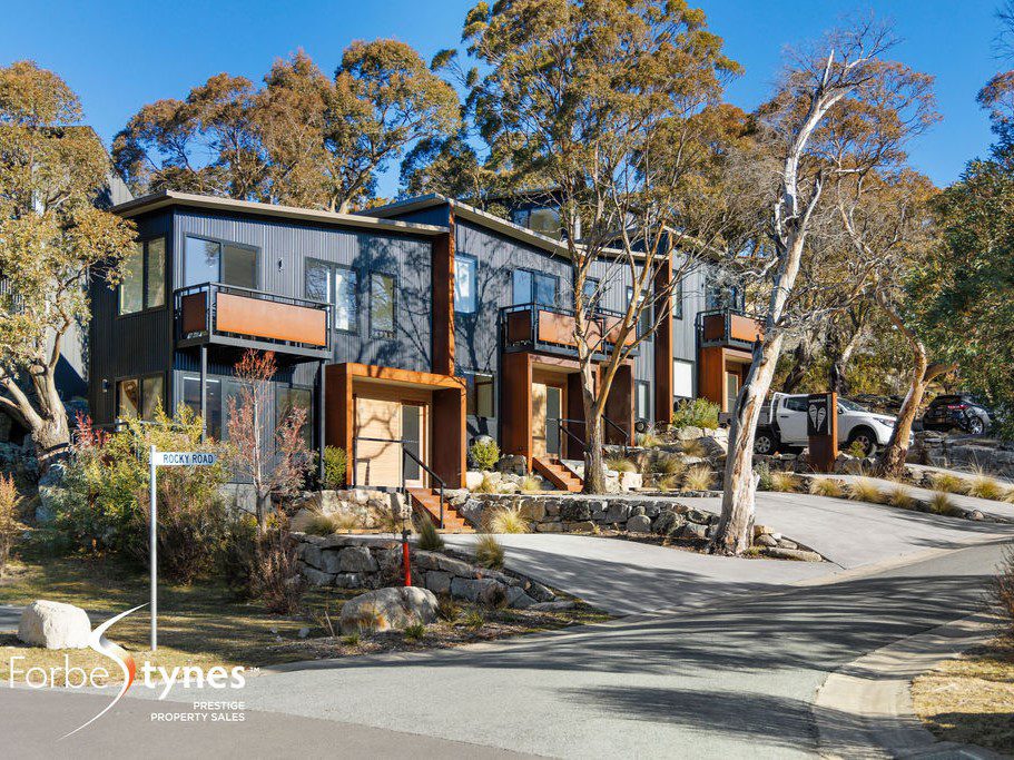 Lake Crackenback Dual Key House at 6 Bullocks Drive FSRE Snowy