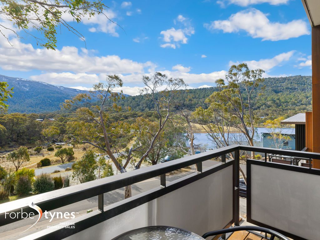 Lake Crackenback Three Bedroom Apartment with Garage on the Lake FSRE